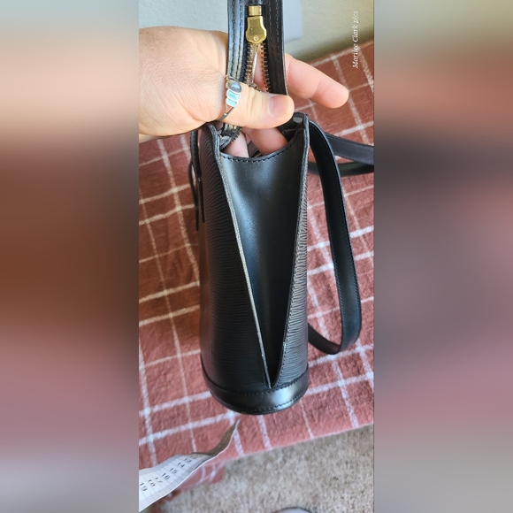 EUC vintage Louis Vuitton shoulder bag - Picture 9 of 16